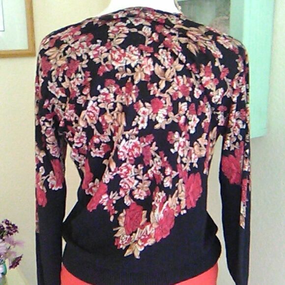 NWT Banana Republic Straight Red Skirt with BONUS SWEATER - Picture 5 of 12